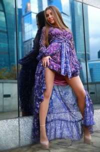 Çiftlik Caddesi'nin Göz Kamaştıran Güzel Bayanı: Mine