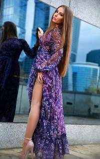 Çiftlik Caddesi'nin Göz Kamaştıran Güzel Bayanı: Mine