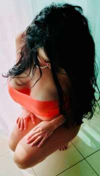 Enerji Dolu Genç Escort: Alev ile Eşsiz Zamanlar Geçirin