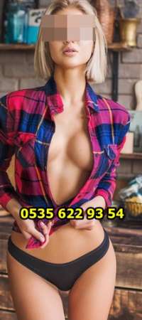 Genç Escort'lu Benzersiz Deneyimler İçin Gökkuşağı Saçlı Dilara