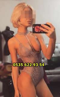 Genç Escort'lu Benzersiz Deneyimler İçin Gökkuşağı Saçlı Dilara