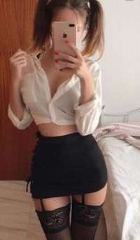 Genç Escort'un Büyüleyici ve Zarif Enerjisi