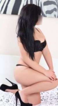 Genç ve Çarpıcı Escort, Model Kalitesinde Boy Gösteriyor
