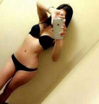 Tutkulu ve Cazibeli Genç Escort Kadın